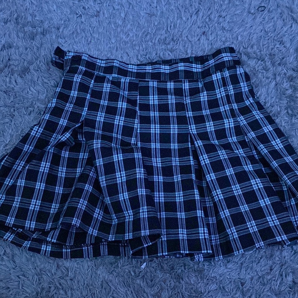 black and white plad skirt!!